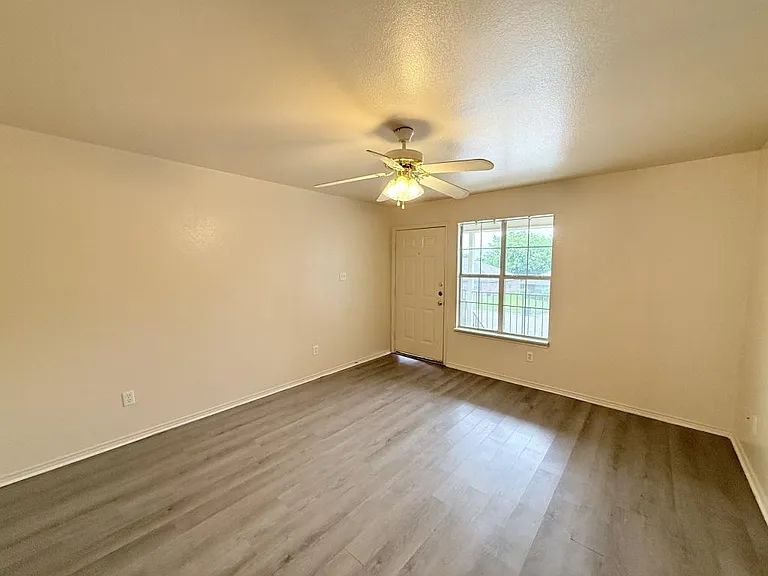 3407 Toledo Dr #C — Photo 4