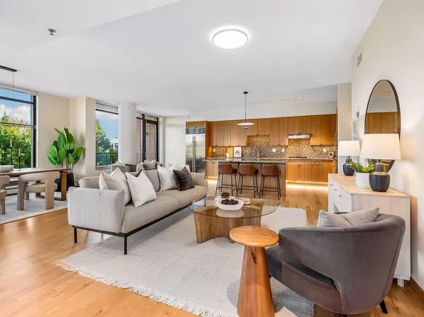 215 10th Ave S Unit 313, Minneapolis, MN 55415