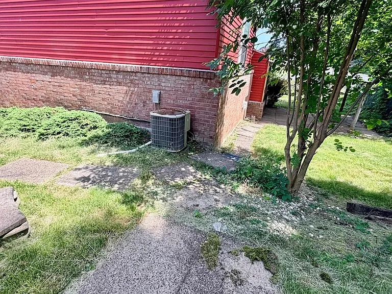 3812 Louisa St — Photo 40