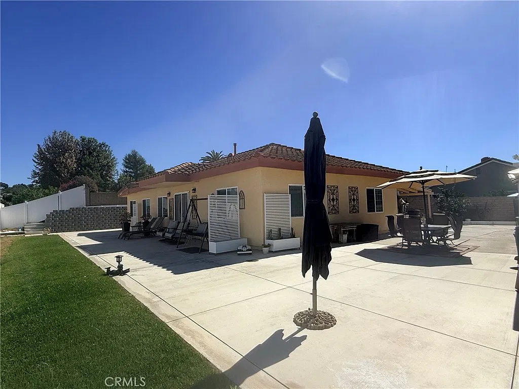 3 bed, 1200 sqft, $3,500 — Photo 2