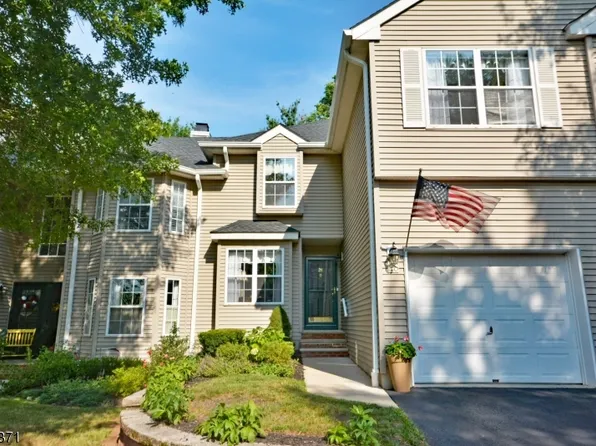 28 Spring Brook Dr, Clinton Twp., NJ 08801
