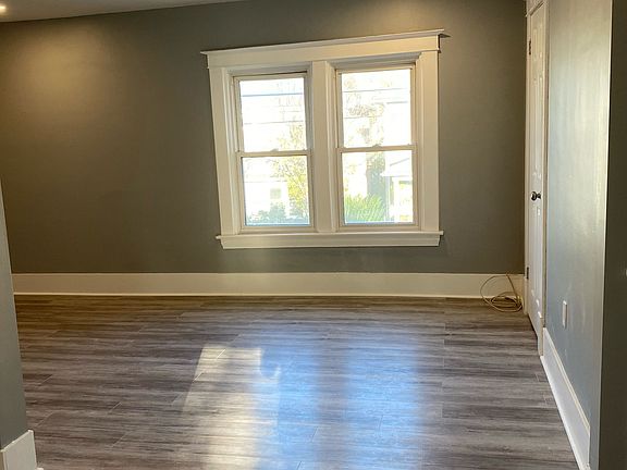 4th image of 104 Lowell Ave