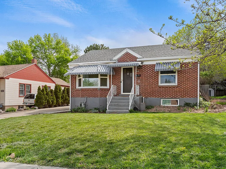 3846 S Madison Ave — Photo 3
