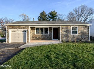 1 Pembroke Ln, Toms River, NJ 08757