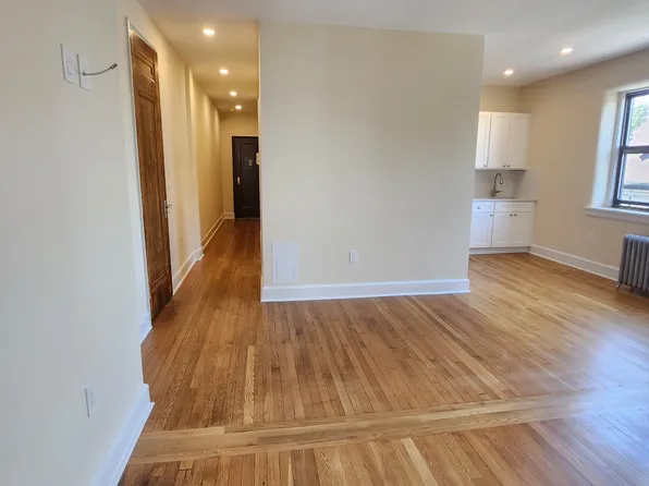 (undisclosed Address), New Rochelle, NY 10805