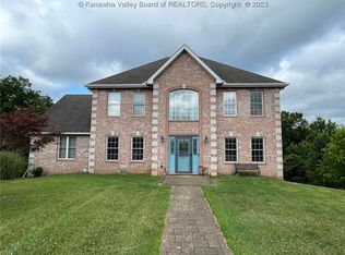 217 Northwoods Dr, Eleanor, WV 25070