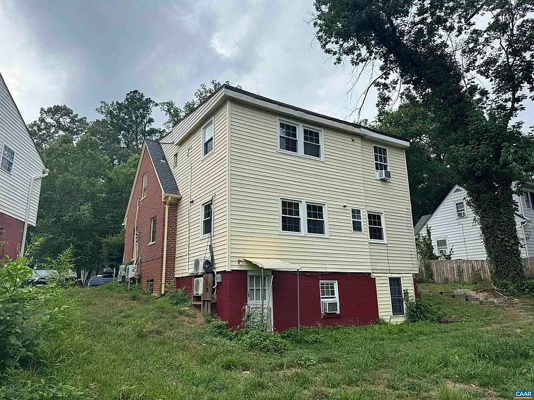 524 Valley Rd — Photo 2