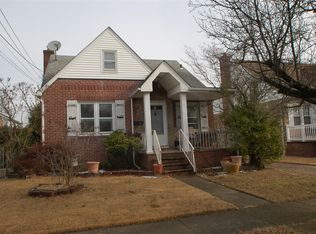 34 Stephen Ave, New Hyde Park, NY 11040