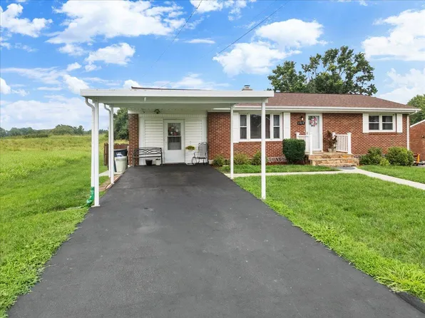 1915 Glenroy St NW, Roanoke, VA 24017