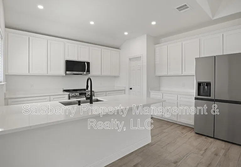 338 S 3rd St — Photo 7