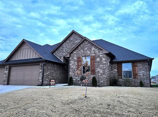 10720 Two Lakes Dr, Yukon, OK 73099