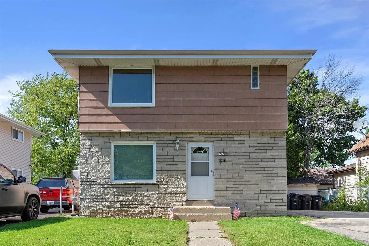 3 bed, 1.0 bath, $1,550 — Photo 1