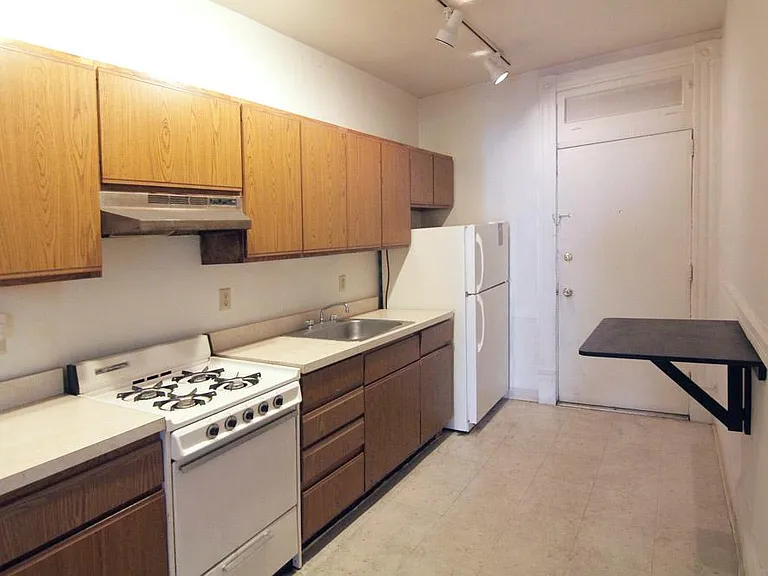 200 Franklin Ave #2 — Photo 3