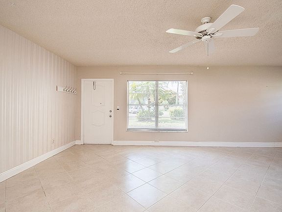 4th image of 15 Vista Palm Ln APT 102
