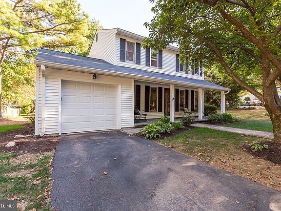 2nd image of 9557 Pine Cluster Cir