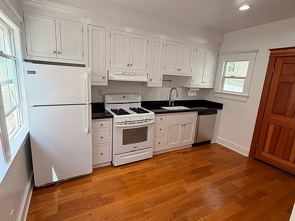 5th image of 2425 3rd St APT K