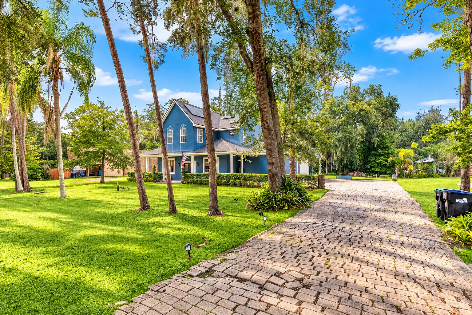 Lake Life Near Lake Nona 4BR Home with Quartz Kitchen, Gas Fireplace & Private Backyard — Photo 2