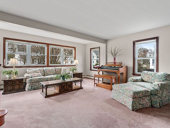 5th image of 321 Railroad Ave