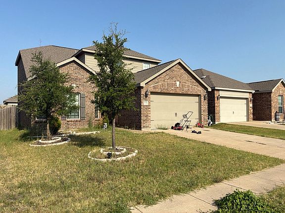 3rd image of 3017 Parker Rd