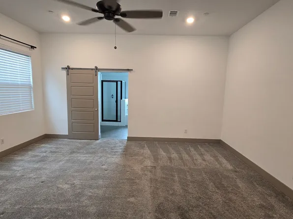 9405 Parkwood Manor Dr, Shafter, CA 93263