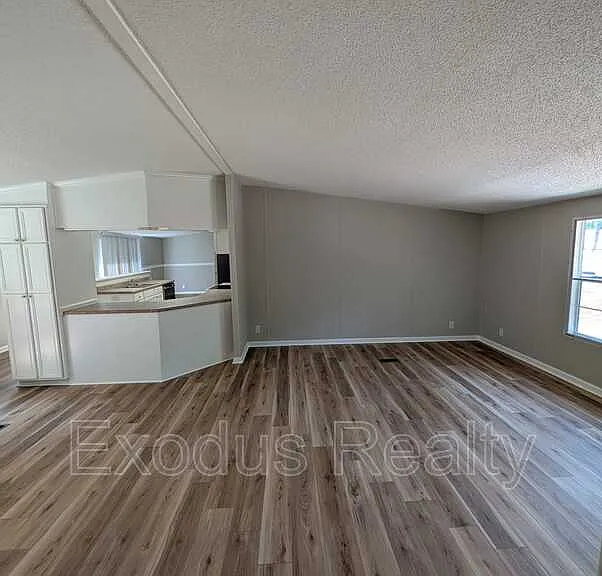 94 Sean Ln — Photo 2