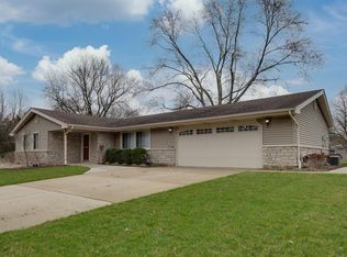 1235 Concord Ln, Schaumburg, IL 60193