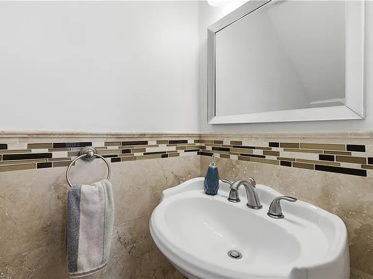 27119 Oakwood Lake Dr — Photo 13