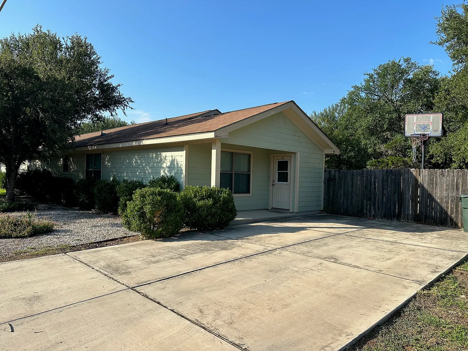 3 bed, 1384 sqft, $1,795 — Photo 2