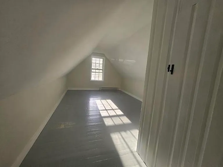 489 Elm St — Photo 9
