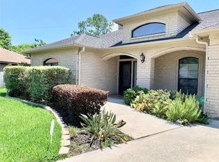 617 S Heights Dr, La Marque, TX 77568