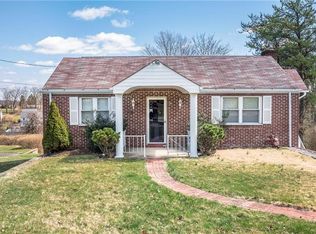 37 Norfolk Dr, Coraopolis, PA 15108