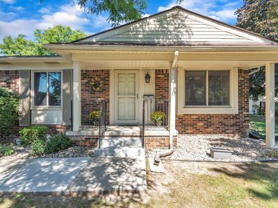 2948 Roundtree Dr, Troy, MI, 48083