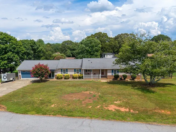 208 Pineview Dr, Pelzer, SC 29669
