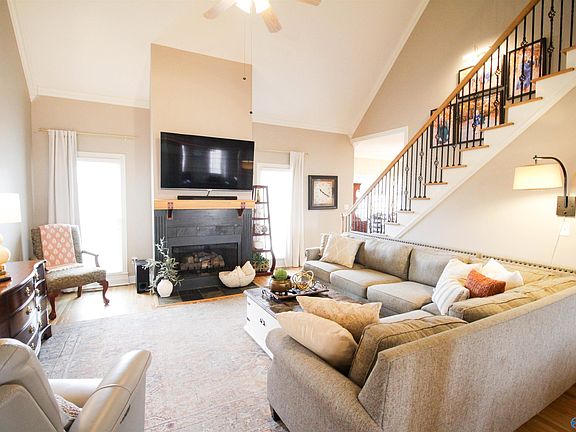 3rd image of 7022 Thornwood Ln SE