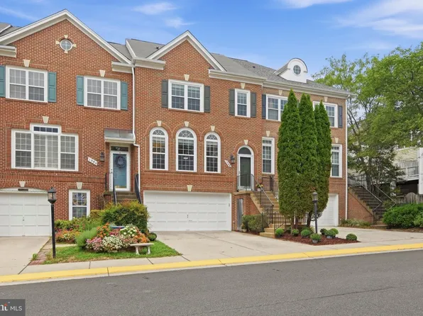 1986 Logan Manor Dr, Reston, VA 20190