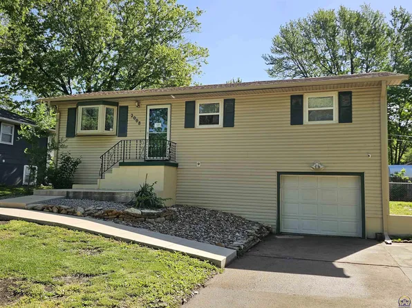 2008 Maplecrest Dr, Emporia, KS 66801