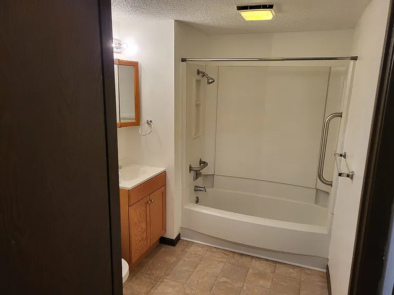 1102 W McPherson St #16 — Photo 9