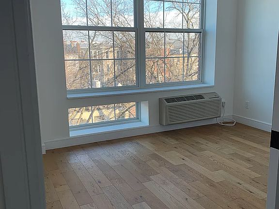 4th image of 1229 Putnam Ave #4D