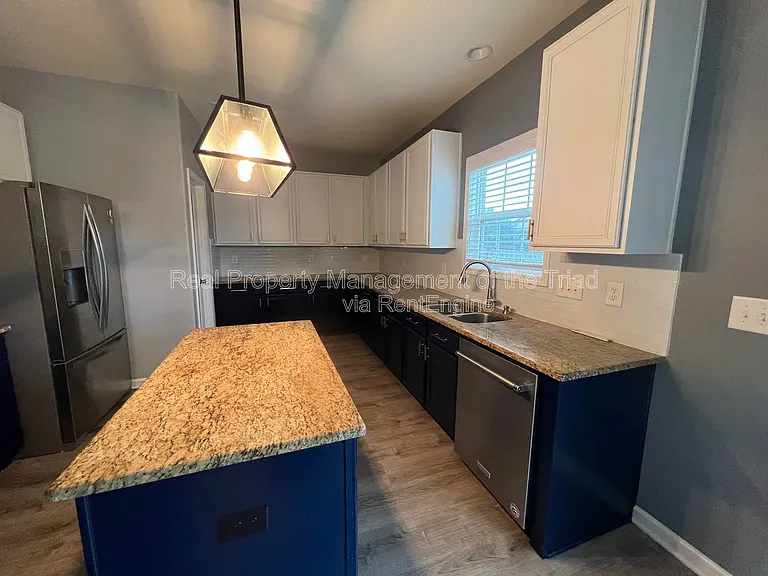 1950 Glenkirk Dr — Photo 6