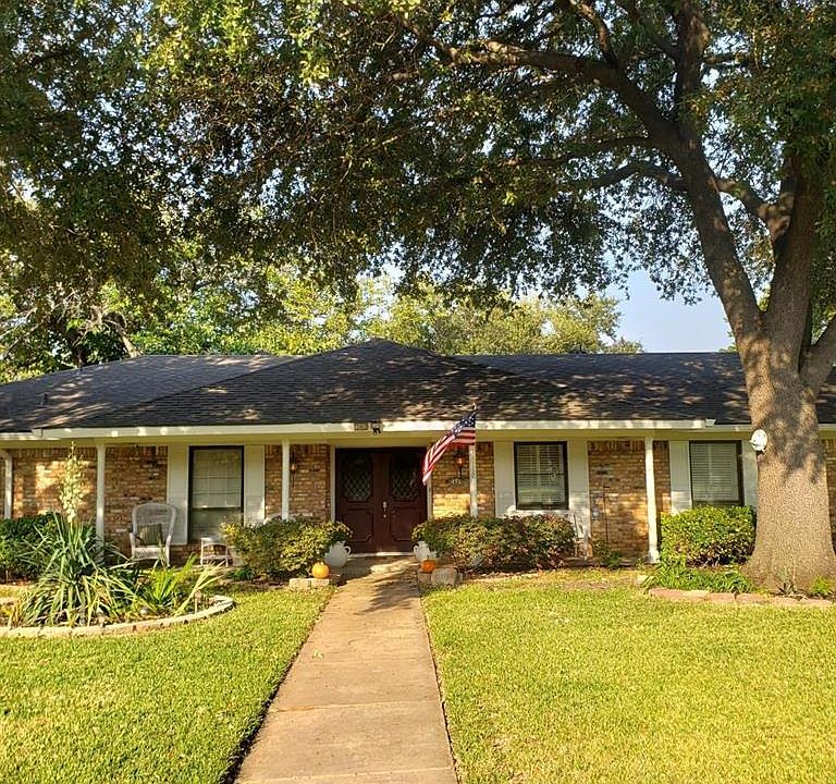 1st image of 2405 W Crest Dr