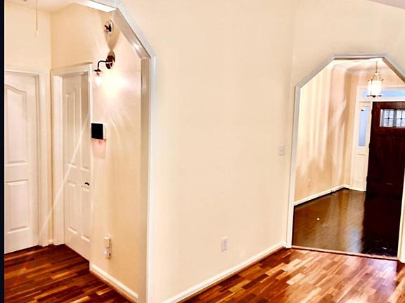 5th image of 529 Crestway Cir
