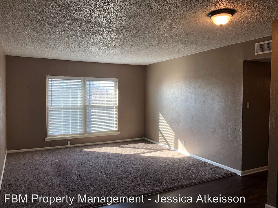 2nd image of 116 E Walnut St APT 403