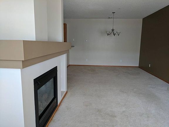 4th image of 4755 Blaine Ave