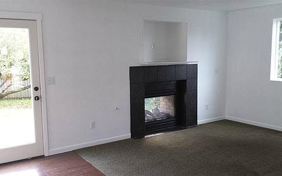 3rd image of 1605 Maine St