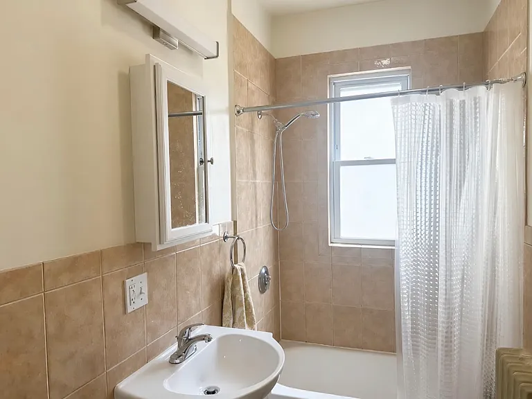75 Elmira St — Photo 2