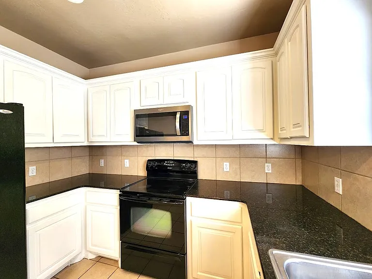 13705 & 13707 Oxford Dr — Photo 17