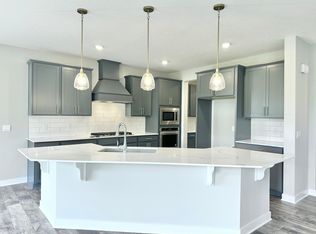 1551 Oak Creek Dr, Chaska, MN 55318