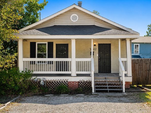 3042 Main St