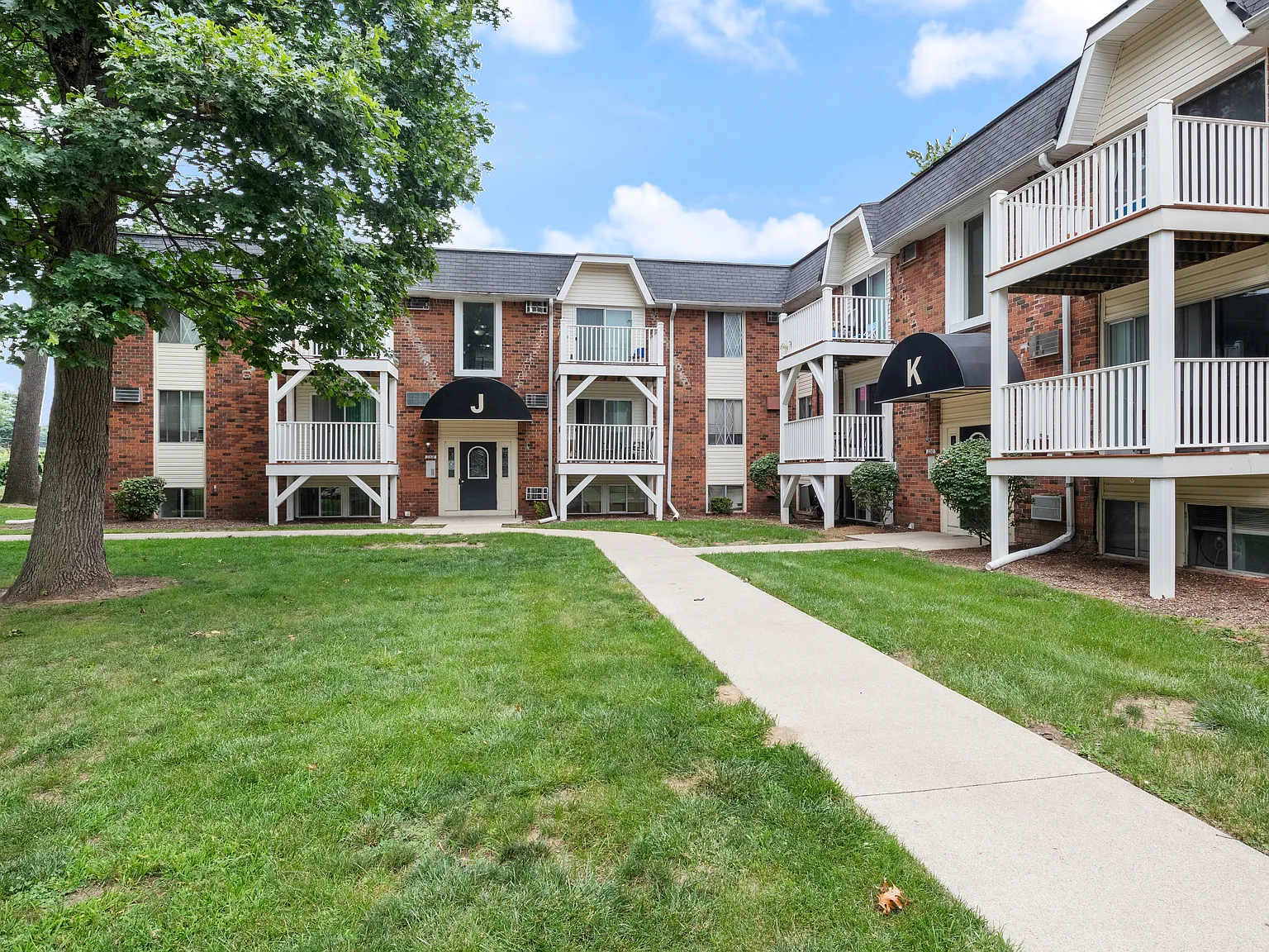 Sunnydale Estates Apartments — Photo 4