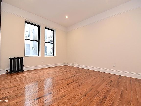 4th image of 2205 37th St APT 2E